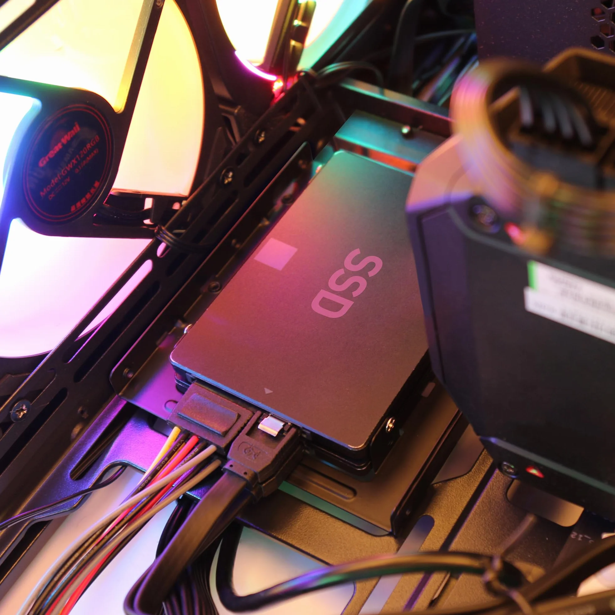 Cable Matters Zestaw 2 ramek montażowych SSD 2.5 na 3.5 dual (adapter SSD 2,5 na 3,5) All-in-One Kit w kolorze czarnym – zestaw zawiera uchwyt, śruby, kabel i śrubokręt