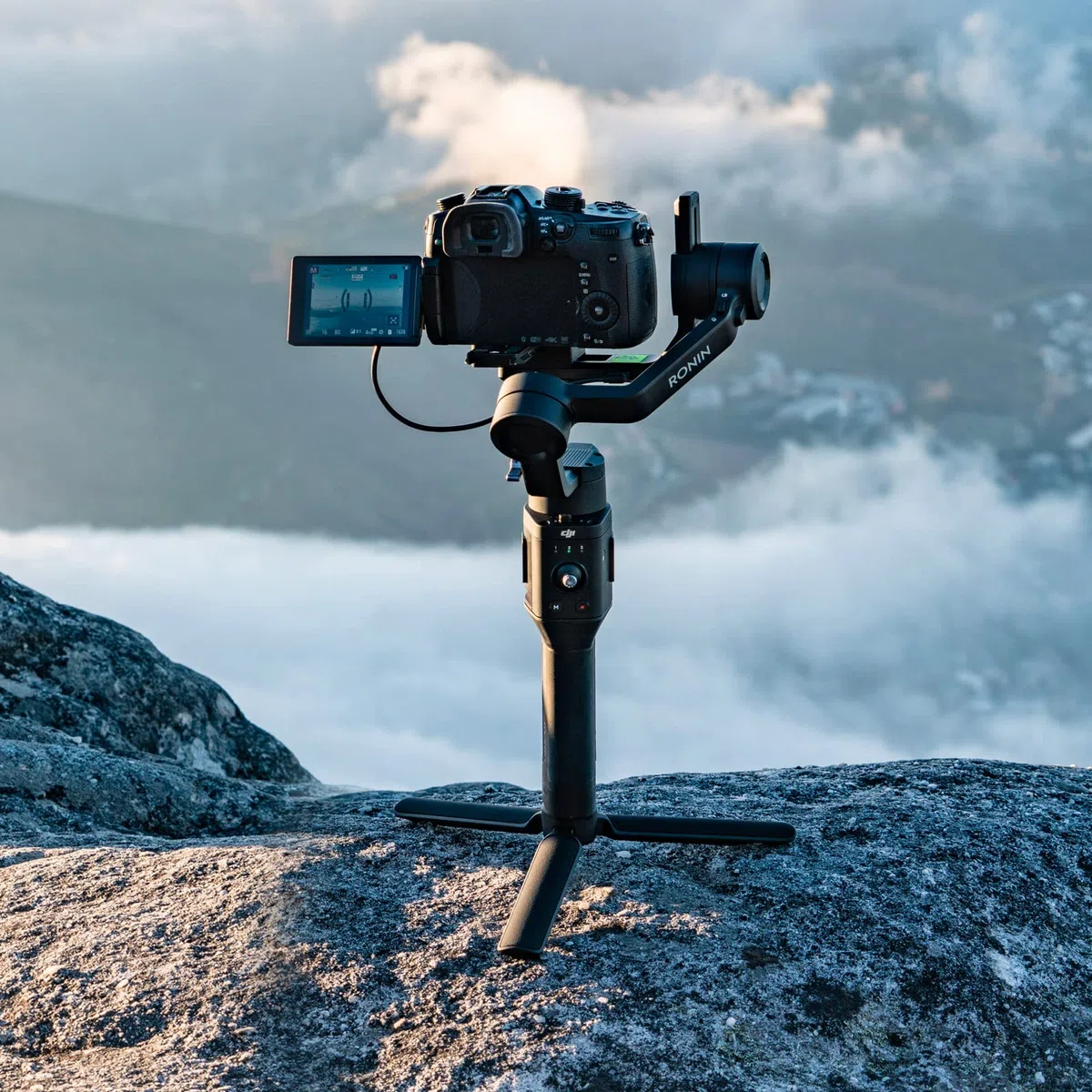 DJI Ronin-SC gimbal jednoręczny uchwyt do bezlusterkowych systemów aparatów, oś nieprześwitująca, czas pracy baterii 11 godzin, kompatybilny z Sony, Panasonic, Lumix, Nikon i aparatami Canon