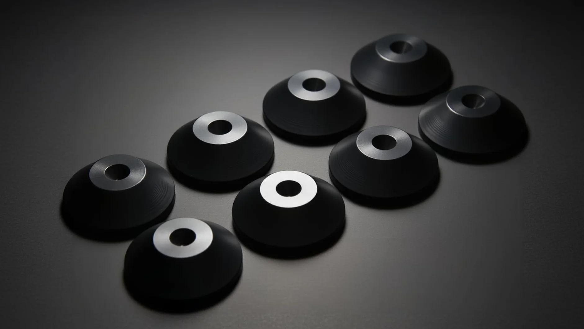 PrecisionGeek Podkładki do głośników – czarne anodowane aluminium – Coned Ø20 – zestaw 8 sztuk