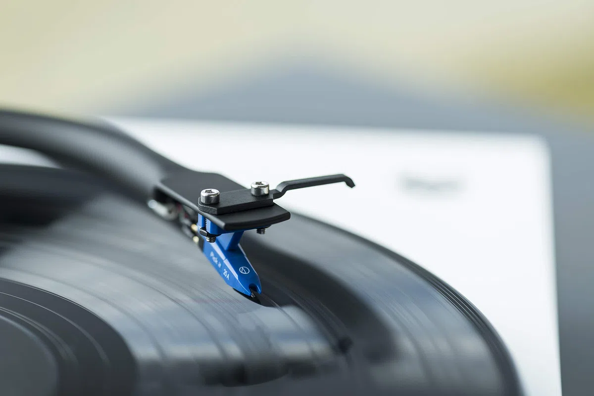 Pro-Ject Audio Systems Pick it 25 A, MM system odbiornika ze srebrnymi szpulami zapewnia krystalicznie czystą jakość odtwarzania | System magnetyczny o wysokiej wierności dźwięku, kompatybilny z lekkimi i średnimi ramionami, igła łatwa wymiana