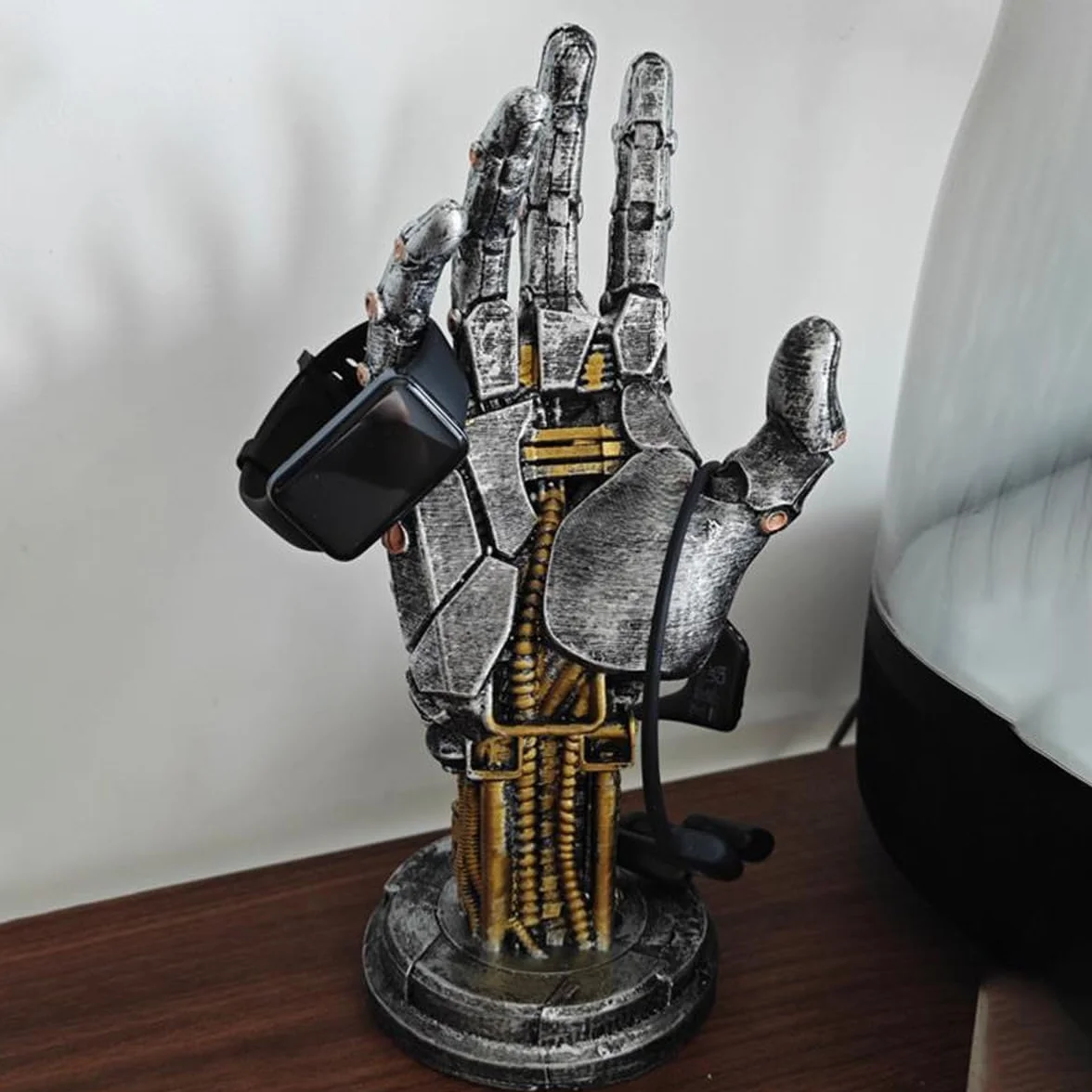 Cyberpunk stojak na słuchawki i kontroler – futurystyczny design z żywicy o wyglądzie metalu
