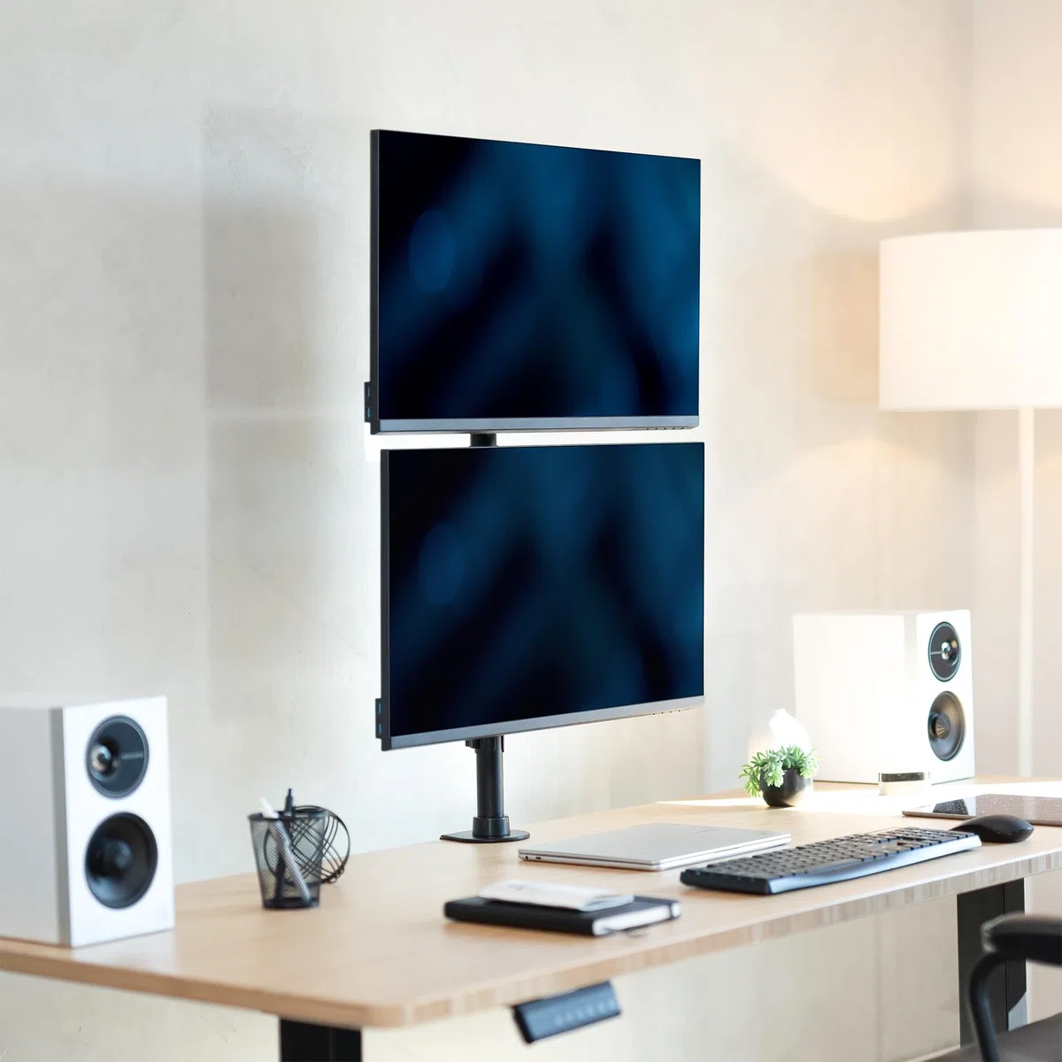 VIVO STAND-V002R podwójny stojak na biurko z regulacją wysokości i płytkami VESA do 2 ekranów LCD Ultrawide do 34", układ ułożony w stos