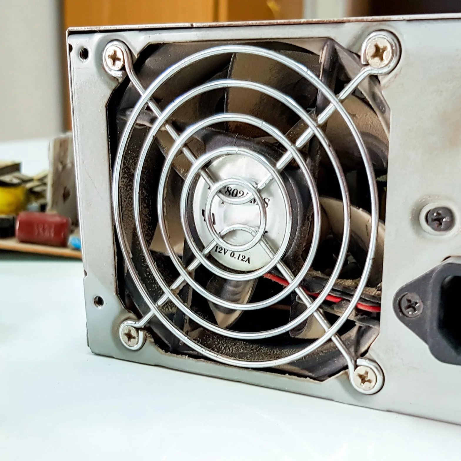 PATIKIL Grill na palec wentylatora 40 mm, 4-pak ze stali nierdzewnej 304, osłona ochronna na wentylatory 40 x 40 mm, do sprzętu komputerowego, DIY, srebrny
