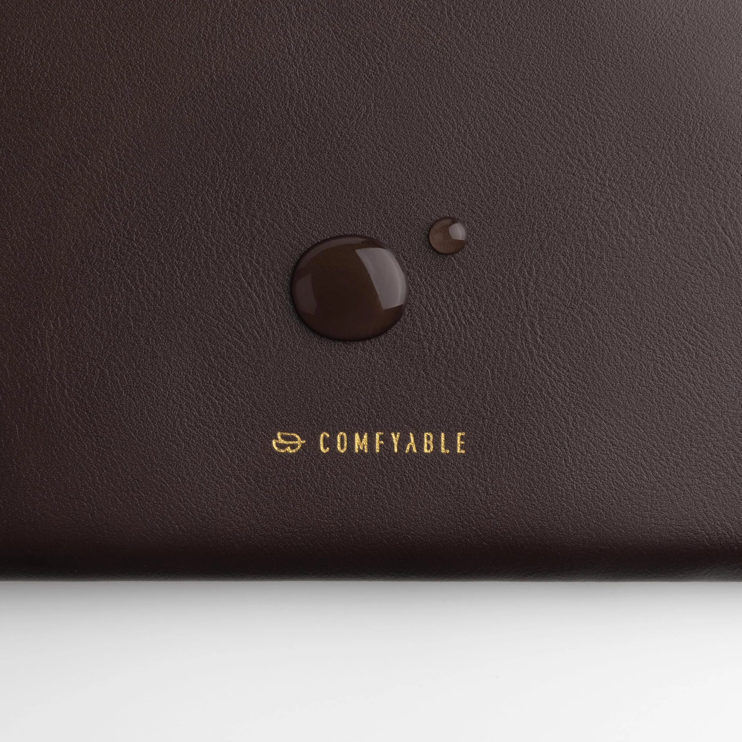 Comfyable smukłe etui na laptopa kompatybilne z MacBook Air i MacBook Pro 13/14 cali M5/M4/M3/M2/M1 Pro/Max 2026-2021, pokrowiec podróżny Mac PU, Czekoladowy