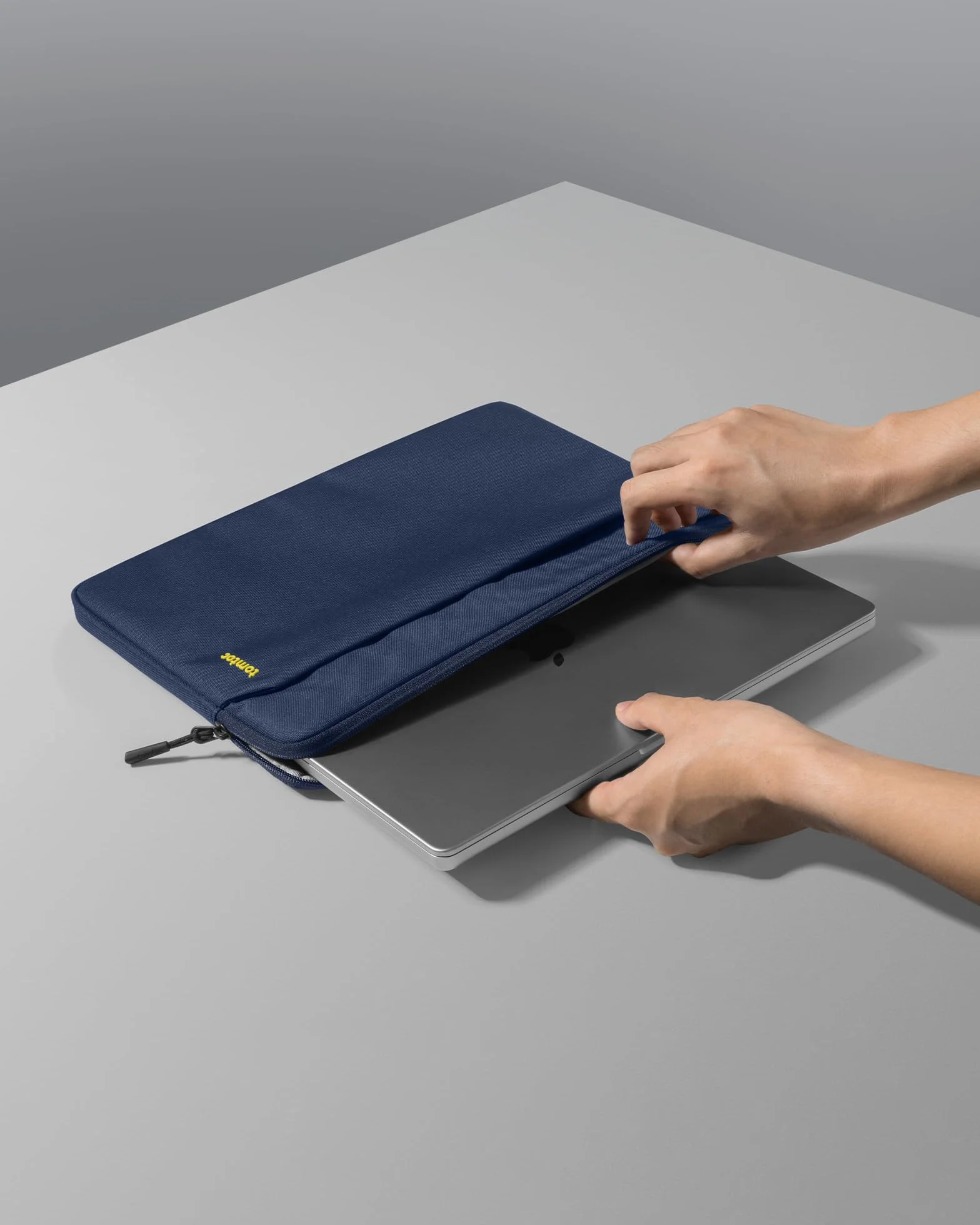tomtoc Slim Torba etui na 13-calowego MacBook Air 2024-2018 M3/A3113 M2/A2681 M1/A2337, 13-calowego MacBooka Pro M2/A2686 M1/A2338 2022-2016, wodoodporna, cienka torba na laptopa, etui na laptopa