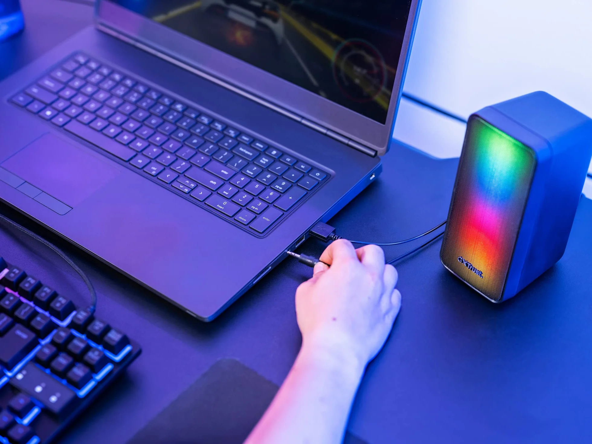 Trust Gaming GXT 611 Wezz 2.0 głośniki do gier z oświetleniem RGB LED 12 W (6 W RMS), zasilanie USB, 3,5 mm, głośniki PC stereo dla komputera, laptopa i gier - czarny