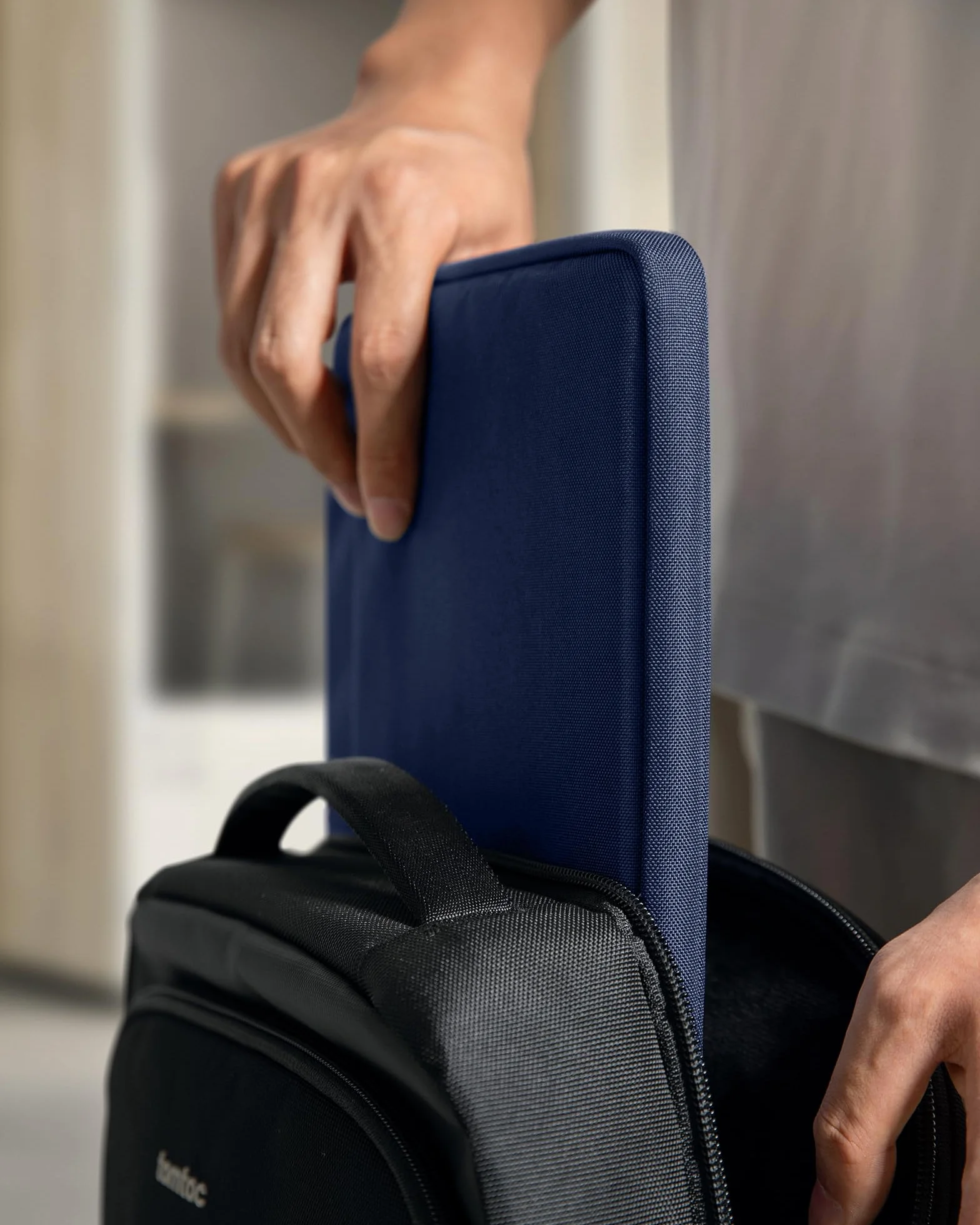 tomtoc Slim Torba etui na 13-calowego MacBook Air 2024-2018 M3/A3113 M2/A2681 M1/A2337, 13-calowego MacBooka Pro M2/A2686 M1/A2338 2022-2016, wodoodporna, cienka torba na laptopa, etui na laptopa