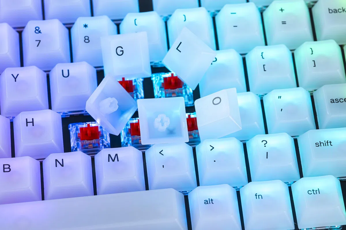 Glorious Gaming 115 klawiszy Polychroma RGB – przezroczyste, zapewniające maksymalny efekt RGB, Cherry, wytrzymały poliwęglan, oryginalny krój, świetna akustyka, układ US – polichromia