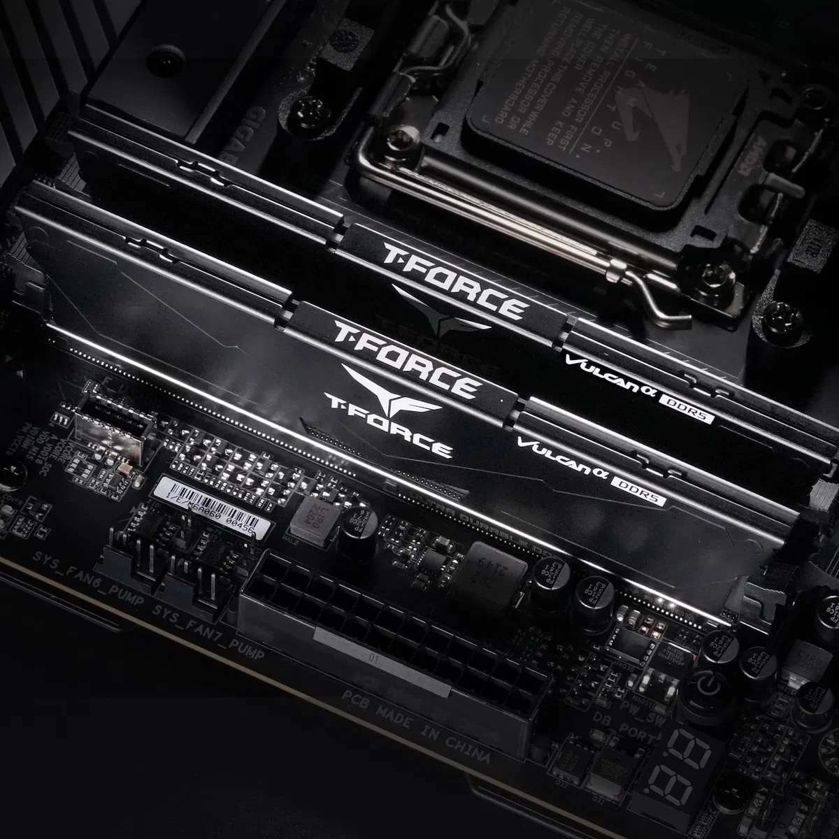 TeamGroup T-Force Vulcan 16 GB 6000 MHz (6000 MT/s) CL38 czarna pamięć do gier, DDR5 UDIMM, metalowy radiator, ECC, XMP 3.0/AMD Expo, kompatybilny z procesorem Intel/AMD, wysoka wydajność, pamięć RAM