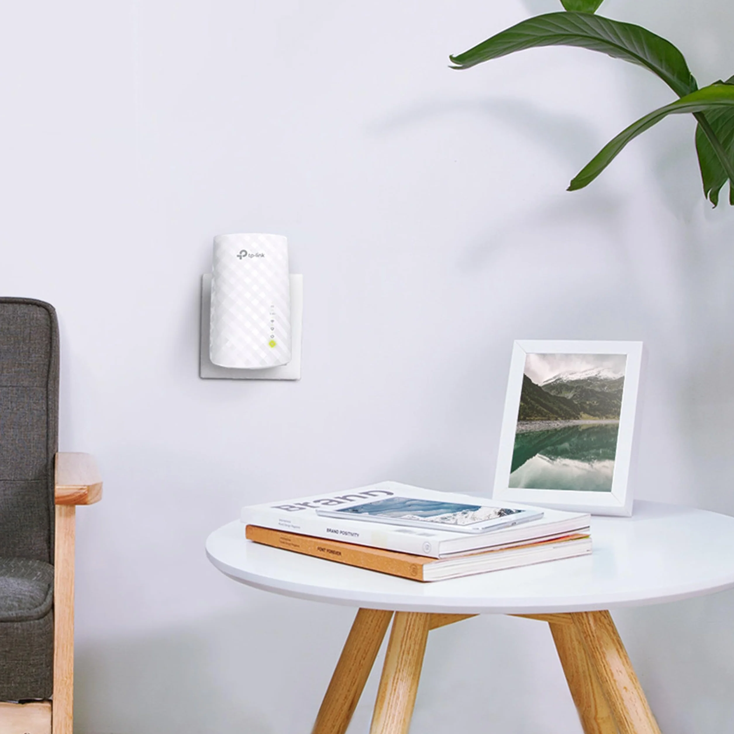 TP-Link RE200 – Wzmacniacz zasięgu Wi-Fi AC750, Dual Band 2.4GHz i 5GHz, wskaźnik sygnału, WPS, wtyczka ścienna – zwiększa zasięg Wi-Fi w domu