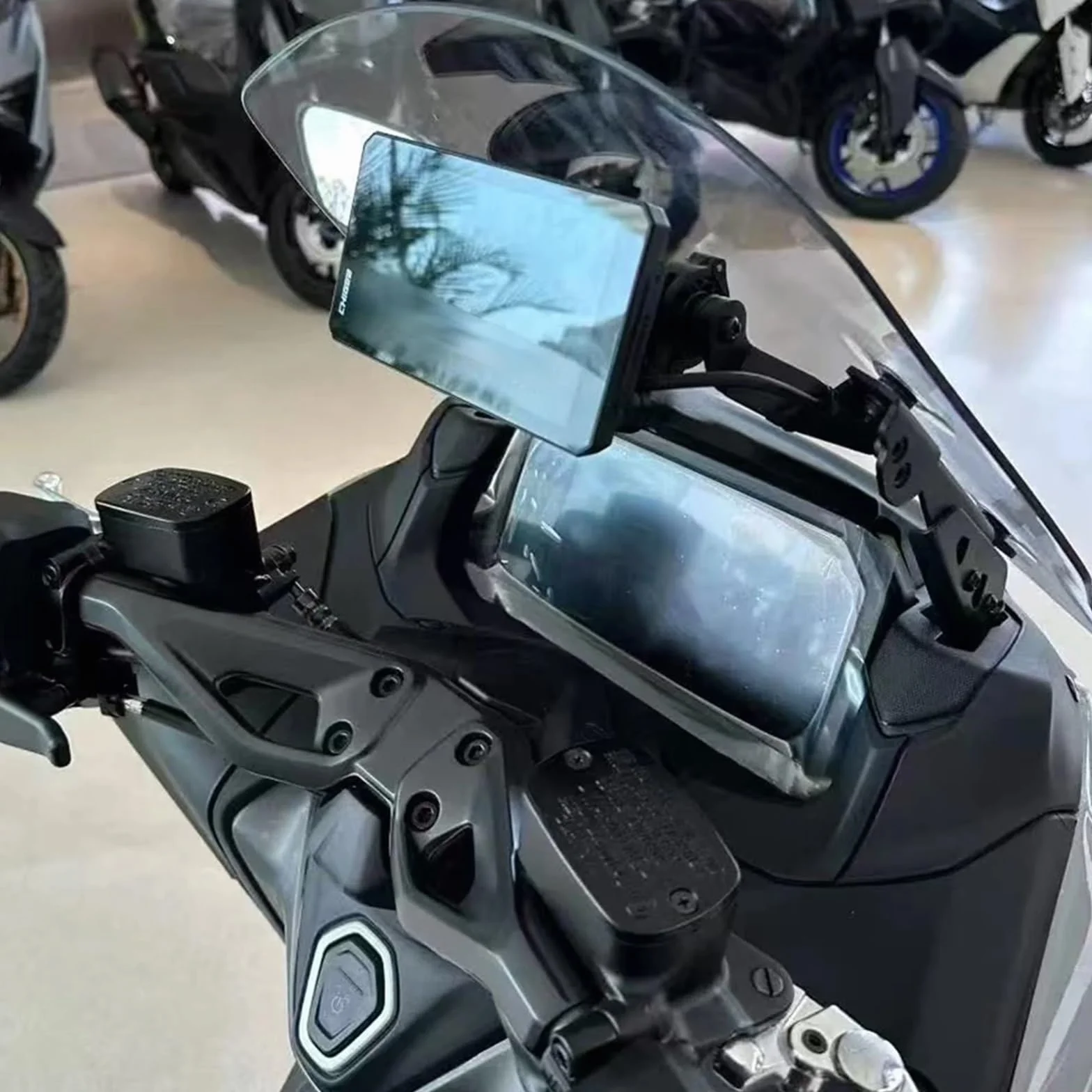 Uchwyt do nawigacji GPS Uchwyt na urządzenie GPS, uchwyt na telefon, uchwyt na nawigację motocyklową, pasujący do TMAX 560 TECH MAX 2025 Motocyklowy uchwyt nawigacyjny GPS