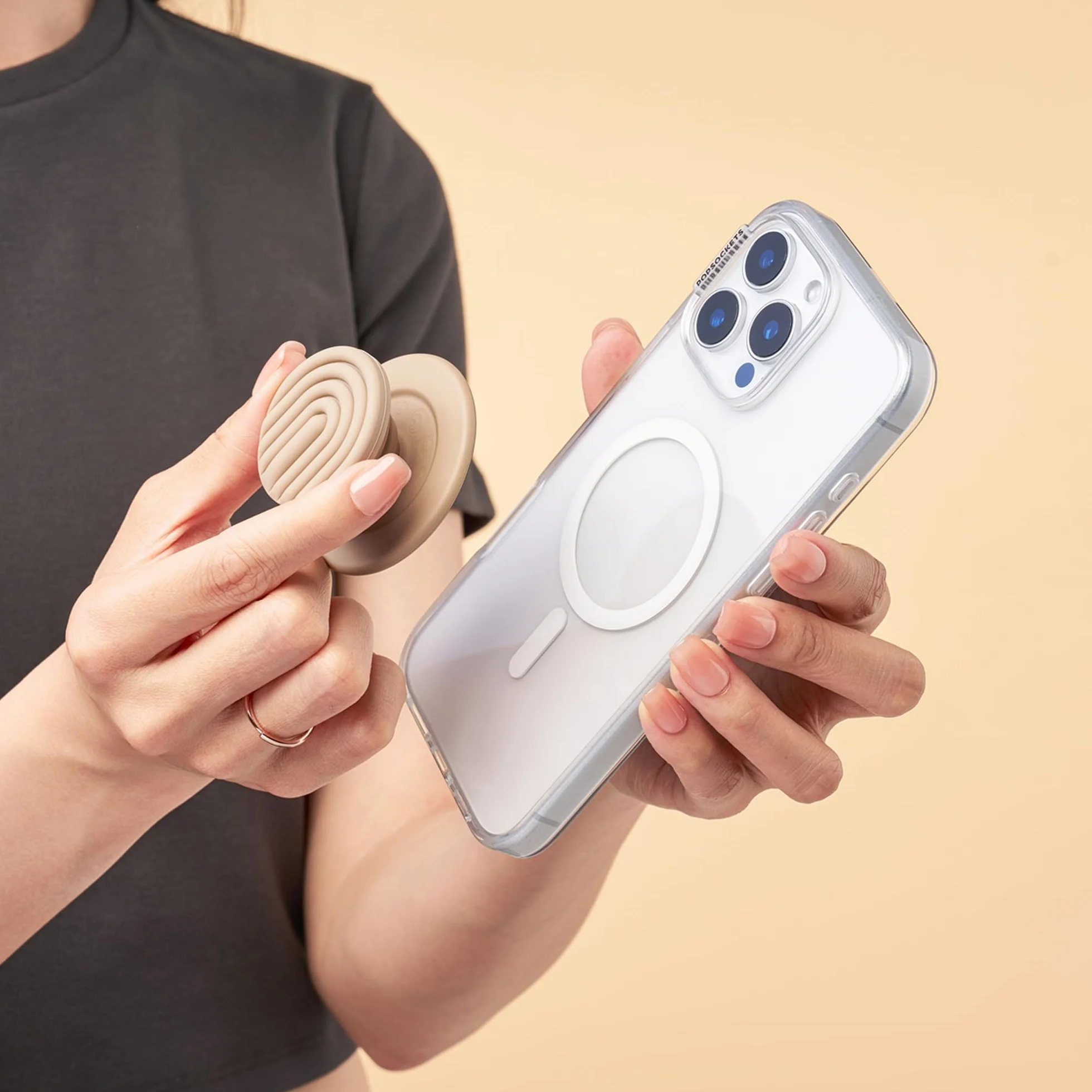 PopSockets Okrągły uchwyt do telefonu kompatybilny z MagSafe, w zestawie pierścień adaptera, uchwyt na telefon, kompatybilny z bezprzewodowym ładowaniem - Latte