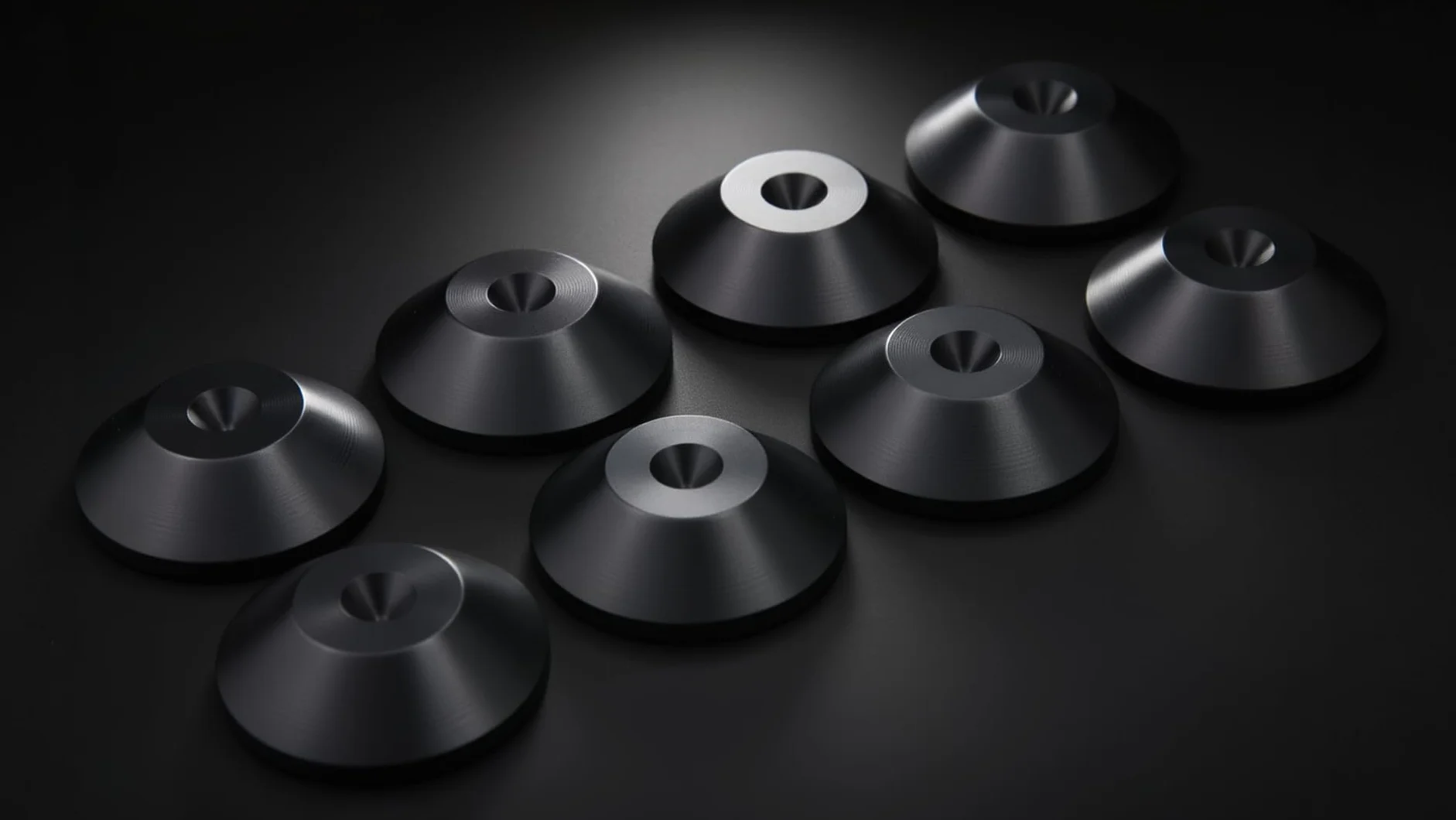 PrecisionGeek Podkładki do głośników – czarne anodowane aluminium – Coned Ø20 – zestaw 8 sztuk