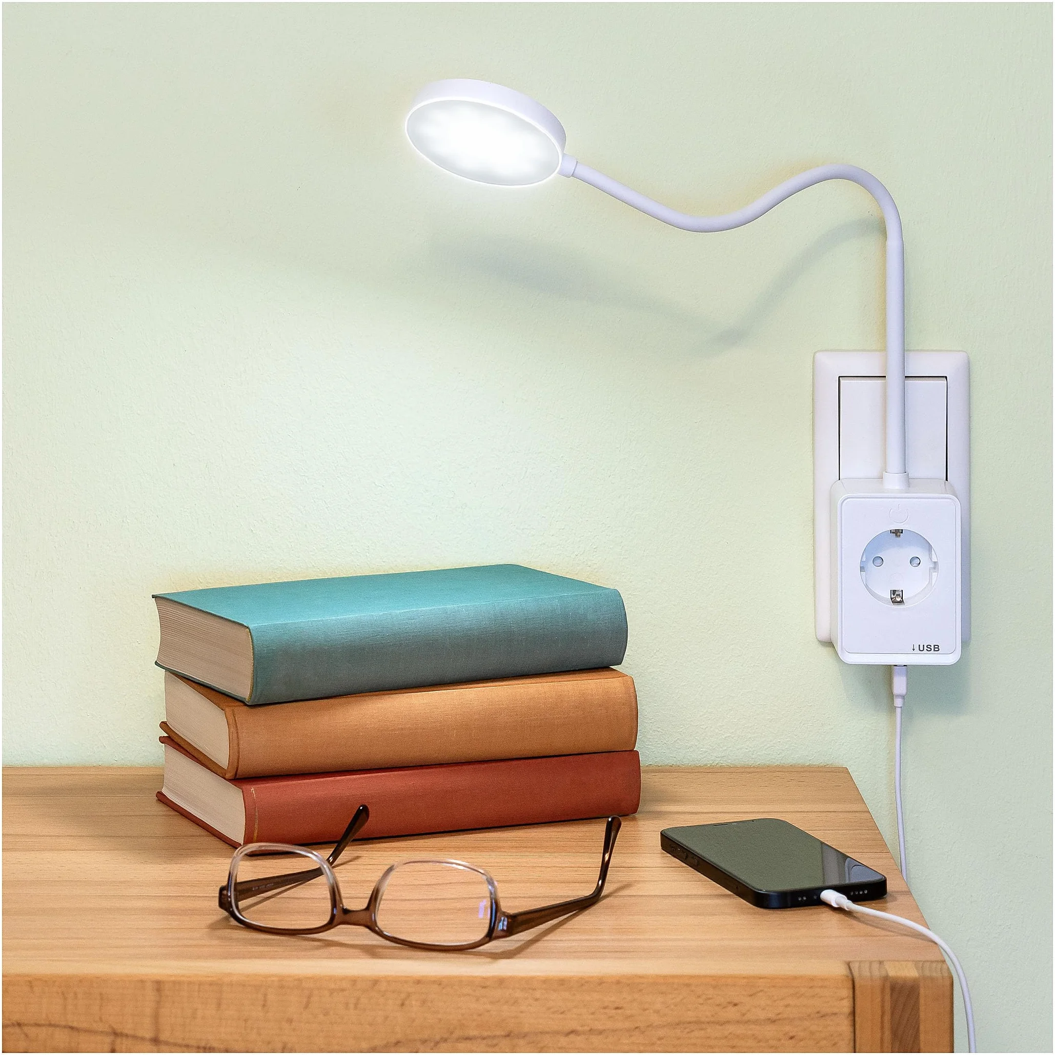 SEBSON Lampa LED z gniazdkiem elektrycznym, z możliwością ściemniania – lampka do czytania i gniazdko elektryczne z złączem USB-C – elastyczny szyjka łabędzia