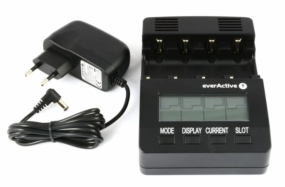 everActive Ładowarka do 4 akumulatorów AAA AA, profesjonalny i szybki, wyświetlacz LCD, test pojemności, wewnętrzny test oporu, model: NC-3000