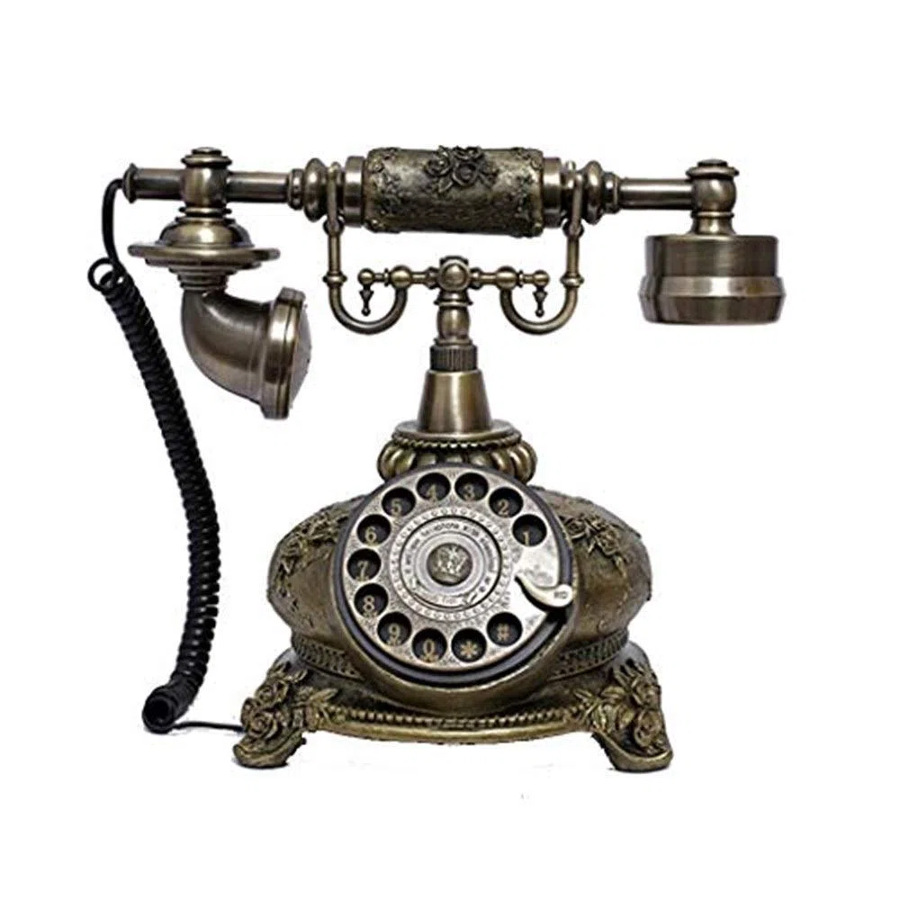 Telefon retro, replika telefonu zabytkowego, telefon stacjonarny retro, przewodowy, złoty, modny telefon z lat 60. z klasycznym obrotowym wybieraniem numerów.