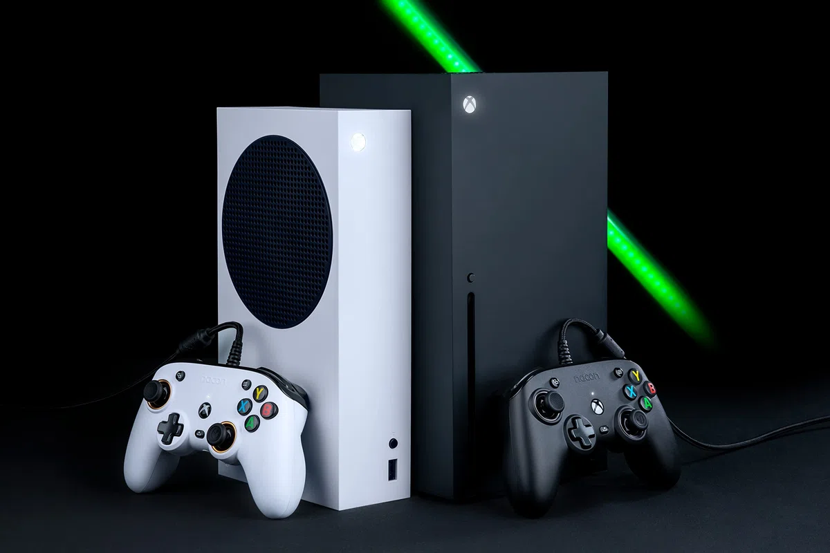 NACON OFFICIAL PRO Compact Control ATMOS BIAŁY