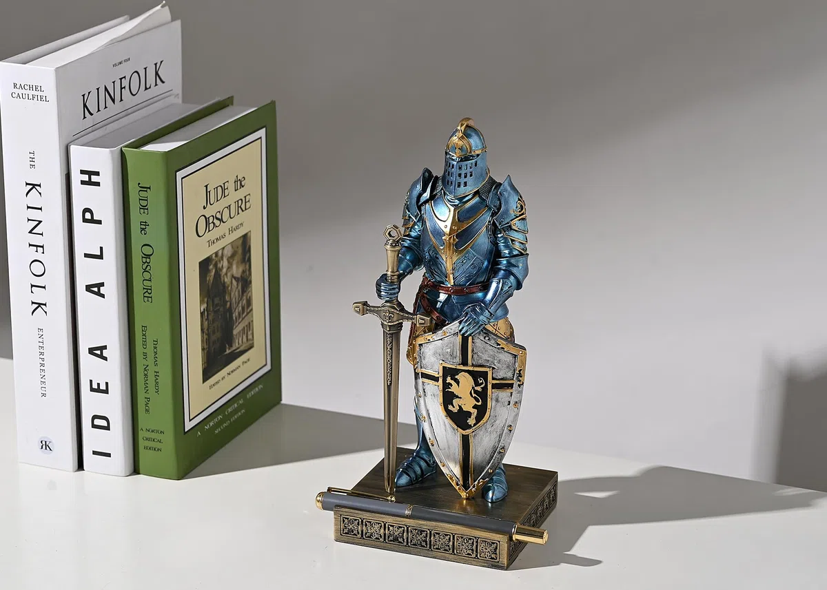Ozdoba King's Guard figurka rycerza na biurko, akcesoria biurkowe, uchwyt na długopis, stojak do papieru do biura i domu (niebieski)