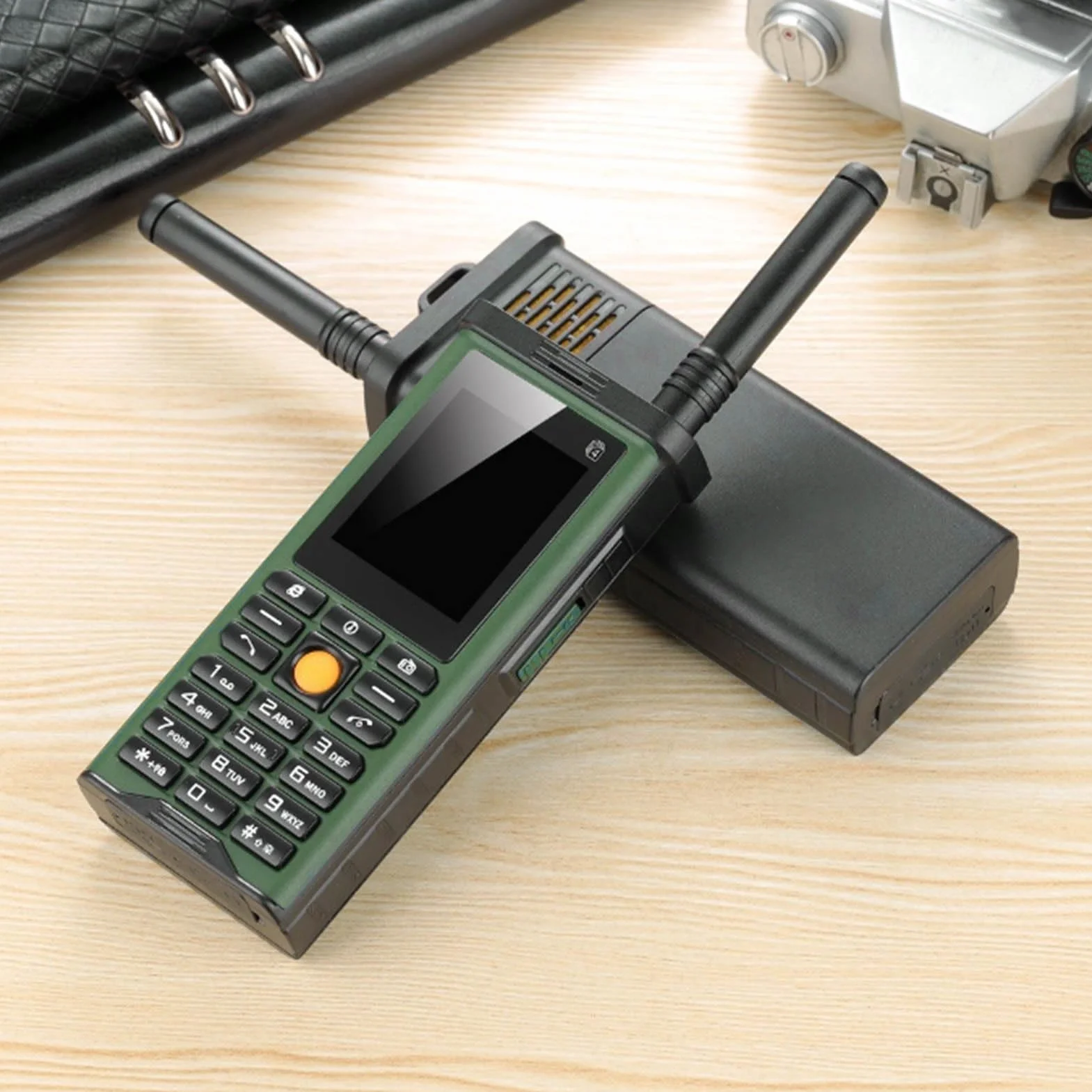 Telefon Komórkowy dla Seniorów, Telefon Komórkowy na 4 Karty SIM Funkcja Latarki Zdejmowany Pręt Anteny do Użytku na Zewnątrz (Zielony)