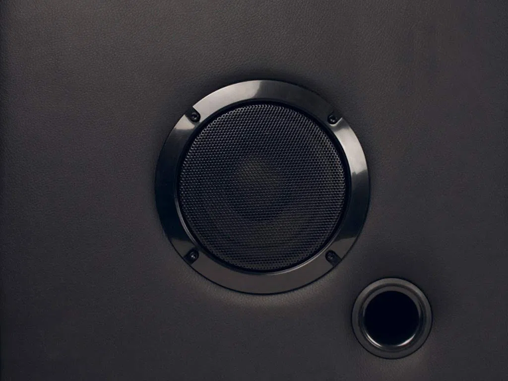 Caliber Głośnik Bluetooth – taboret z wbudowanym pudełkiem Bluetooth – 3 głośniki – wygodny i elegancki – czarny – 5 godzin akumulatora