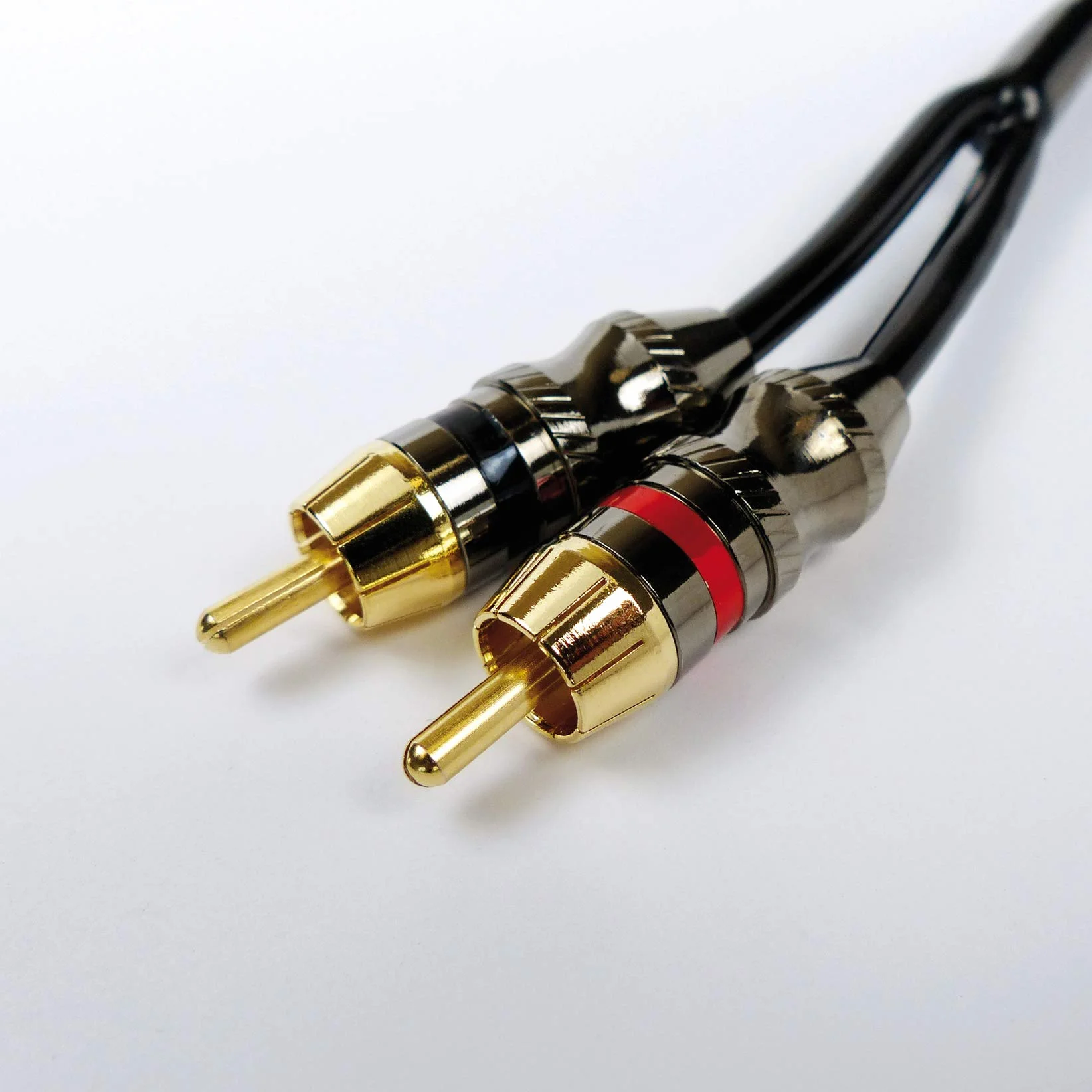 Dynavox Perfect Sound kabel stereo cinch, pozłacane styki, nadaje się do urządzeń audio ze złączami cinch, takich jak wzmacniacz, odtwarzacz CD, odbiornik AV, kolor czarny/czerwony, długość 0,5 m