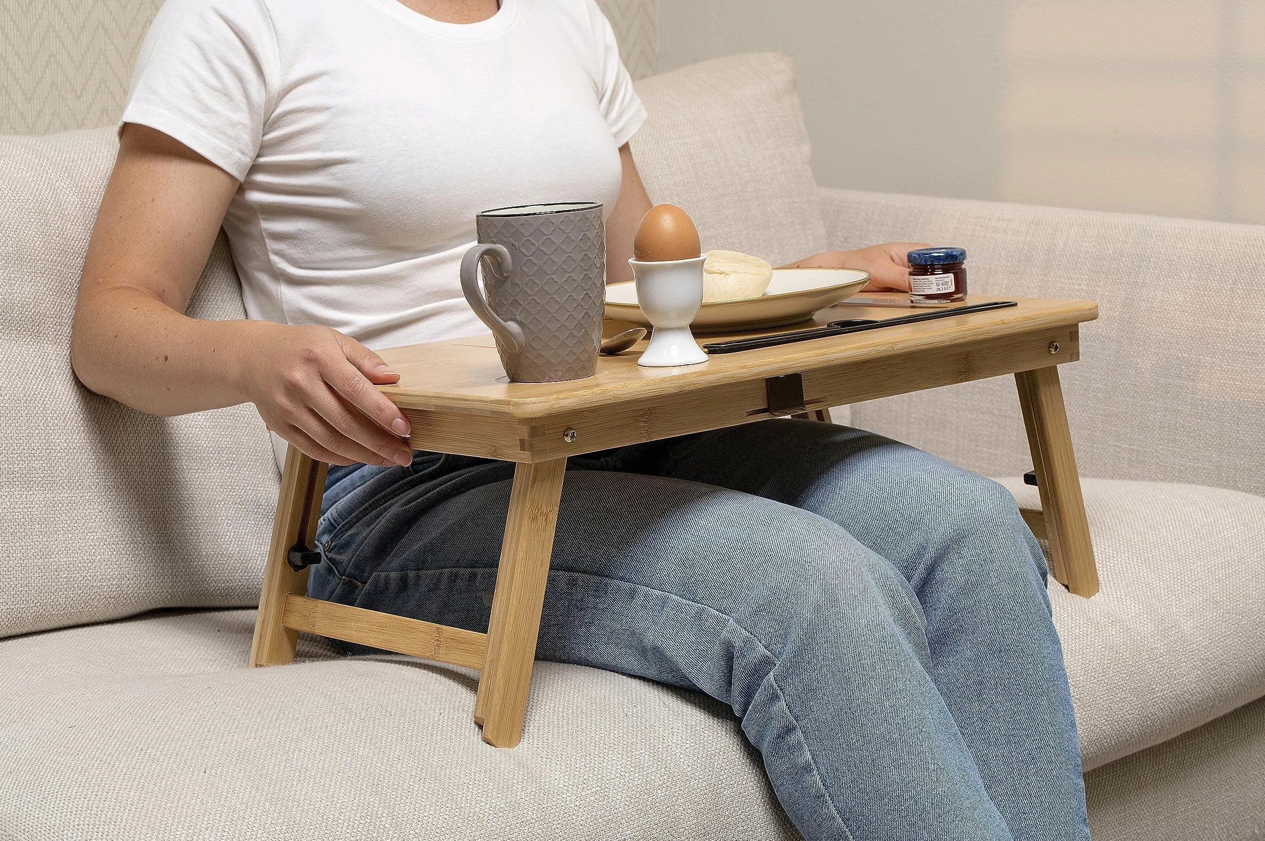 Stolik pod laptopa regulowany – stolik pod laptopa – stojak na laptopa – 21,5 x 27,5 cm – składany stolik – z uchwytem na napoje i miejscem na tablet – drewno bambusowe, brązowy