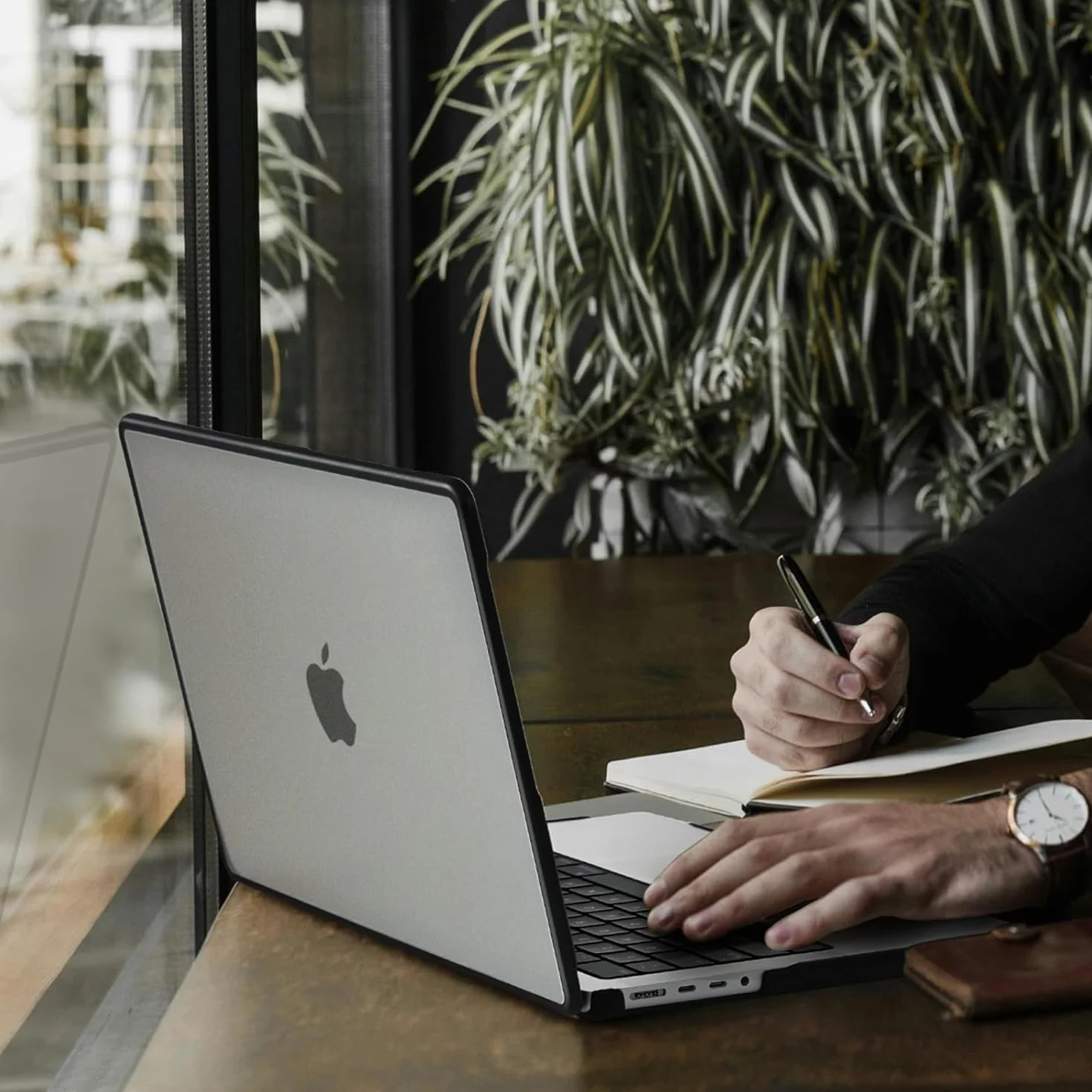 BlueSwan Etui Kompatybilne z MacBook Pro 14 Cali M5 M4 M3 M2 M1, Ramka TPU Odporna na Pęknięcia+Matowa Osłona PC-Matowe przezroczyste