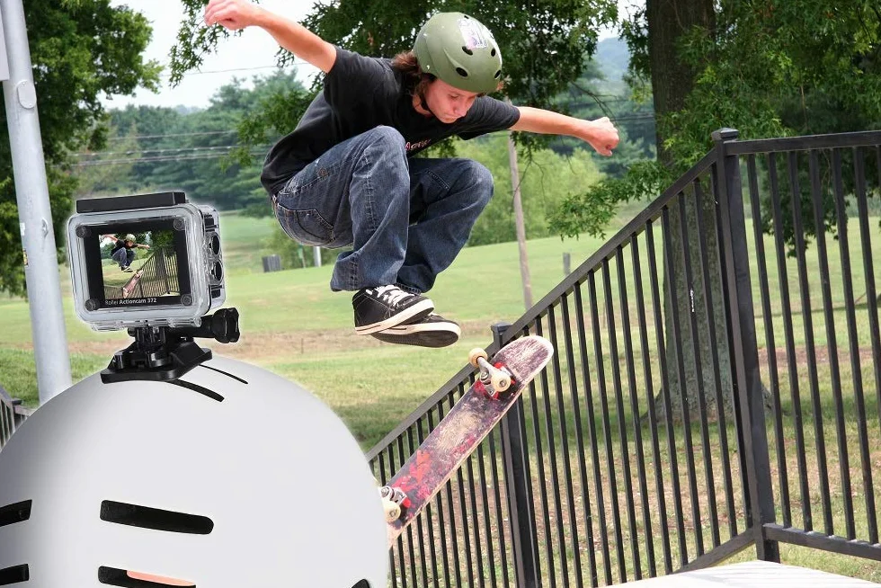 Rollei Actioncam 372 kamera sportowa z rozdzielczością wideo Full HD 1080p/30 kl./s, obiektyw szerokokątny, wodoodporna do 30 m, w zestawie podwodny futerał ochronny, czarna