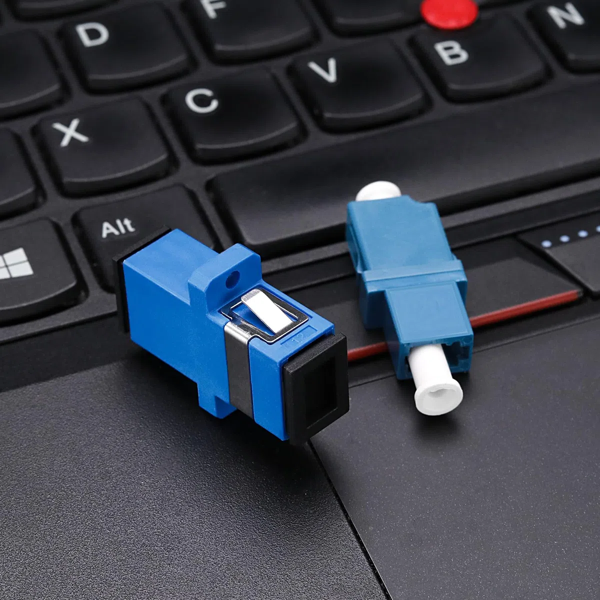 LC/UPC-SC/UPC światłowodowy kabel krosowy jednomodowy, z adapterami i łącznikami, 20 cm
