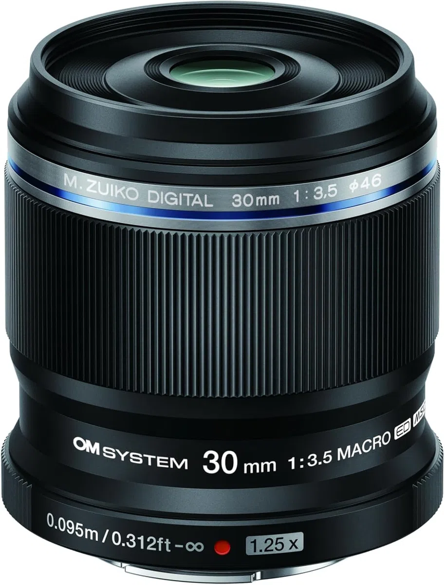 OM SYSTEM M.Zuiko Digital ED 30mm F3.5 Macro - Obiektyw Mikro 4/3 | Jasny obiektyw stałoogniskowy do makrofotografii, kompaktowy design 140g, cichy autofokus MSC i bagnet metalowy.