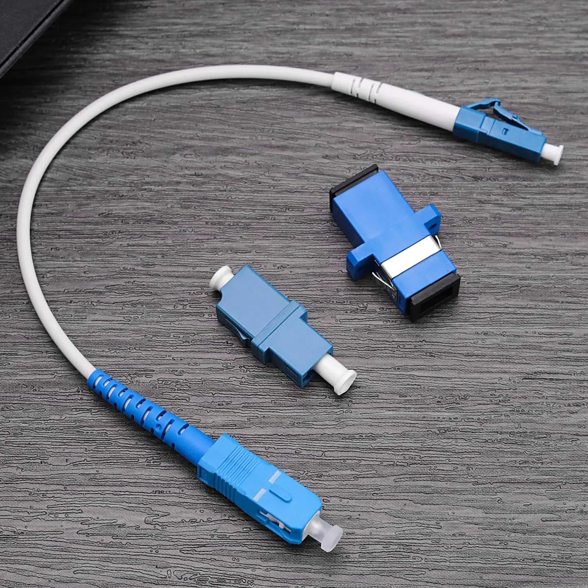 LC/UPC-SC/UPC światłowodowy kabel krosowy jednomodowy, z adapterami i łącznikami, 20 cm