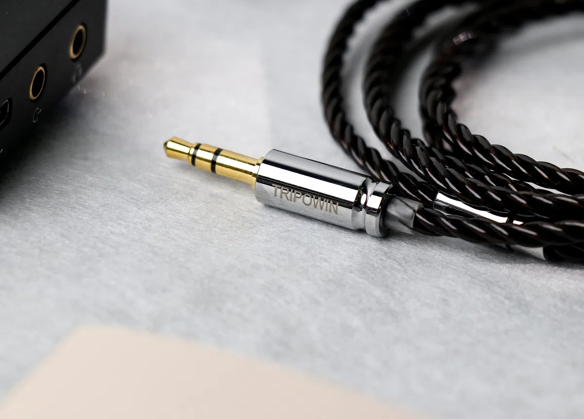 Linsoul Tripowin Mirage Kabel IEM, 30AWG OCC 4N HiFi IEM, ulepszony kabel zamienny, z gniazdem audio 3,5 mm do monitora dousznego, audiofilskiego muzyka (wpuszczany 2-pinowy)