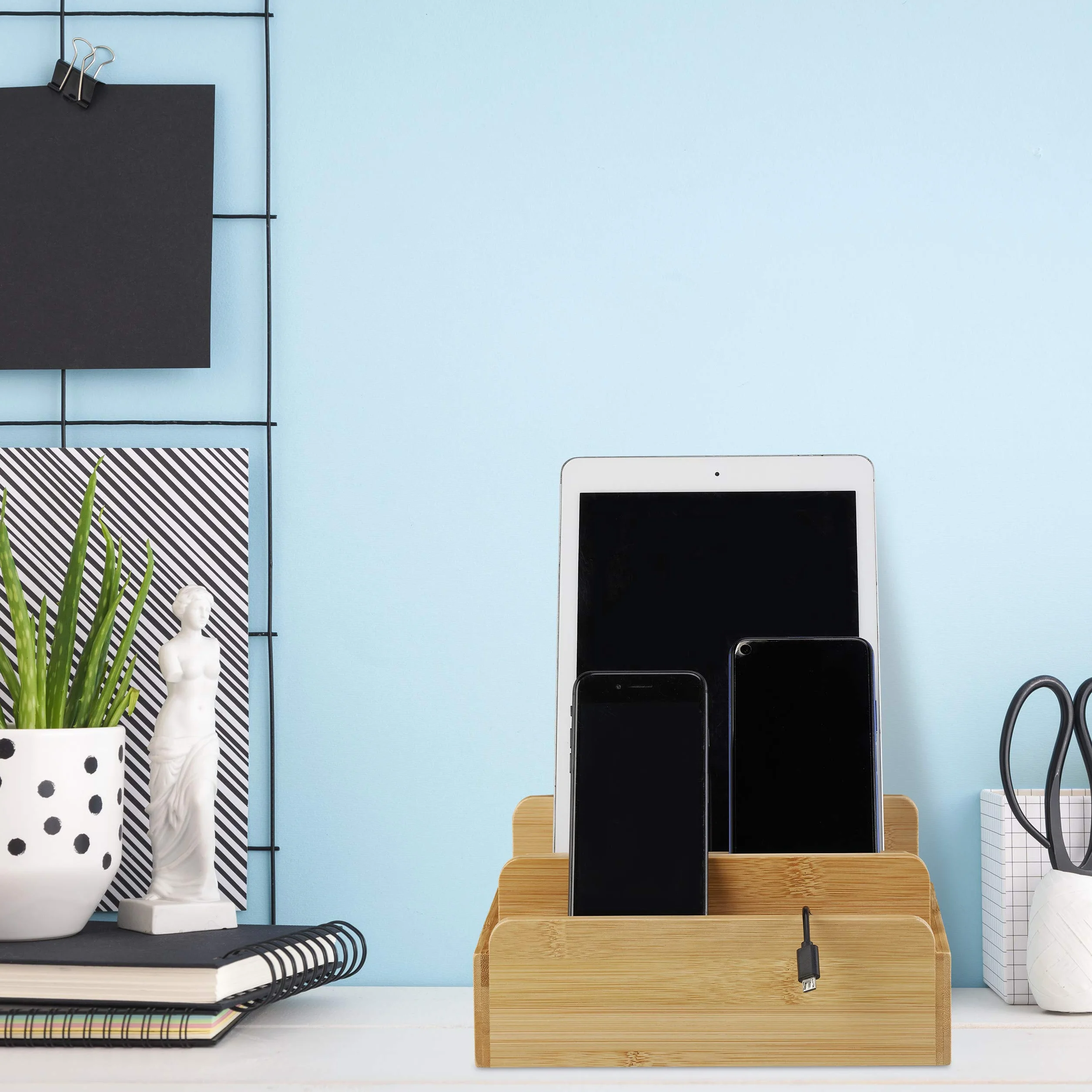 Relaxdays Bambusowa stacja ładująca, do wielu urządzeń, tabletów i smartfonów, organizer do skrzynki kablowej, wys. x szer. x gł.: 10 x 22,5 x 15, kolor naturalny