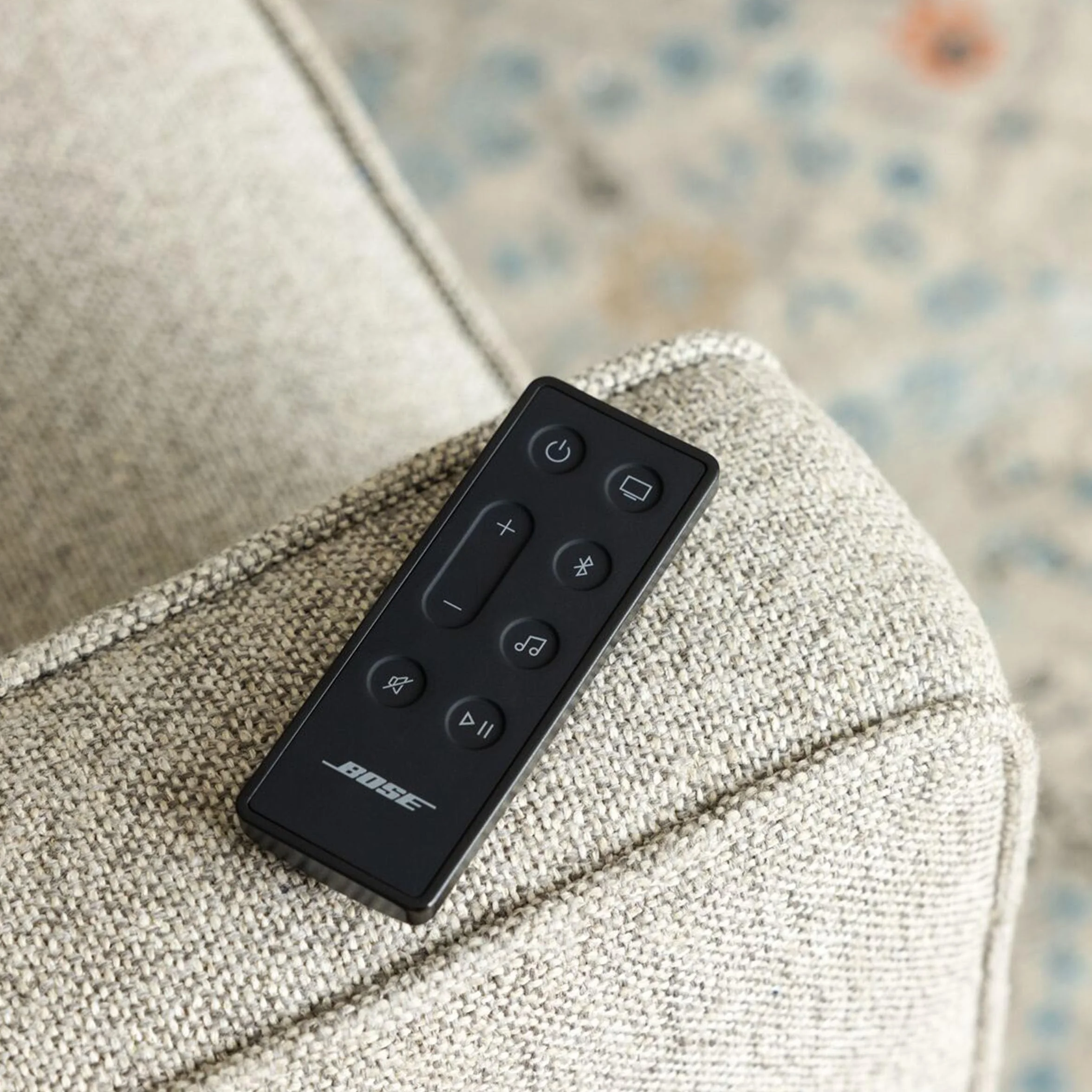 Bose Smart Dolby Atmos Soundbar, głośnik Bluetooth z funkcją sterowania głosem i wbudowaną funkcją Amazon Alexa, współpracuje z funkcjami Asystenta Google, czarny