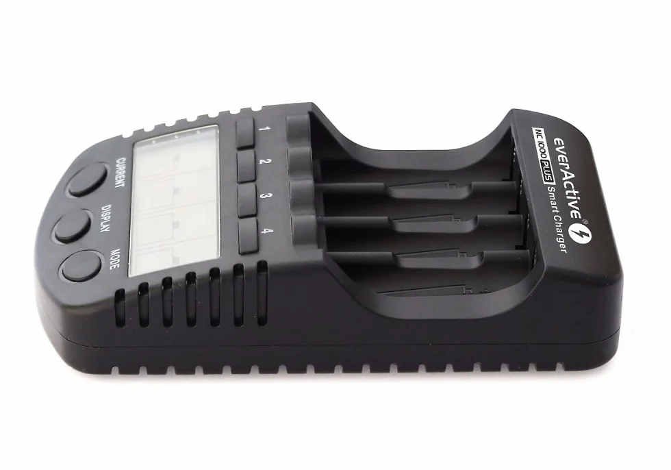 everActive Ładowarka do 4 akumulatorów AAA AA, profesjonalna i szybka, wyświetlacz LCD, test pojemności, adapter samochodowy, model: NC-1000 Plus, czarna, NC1000Plus