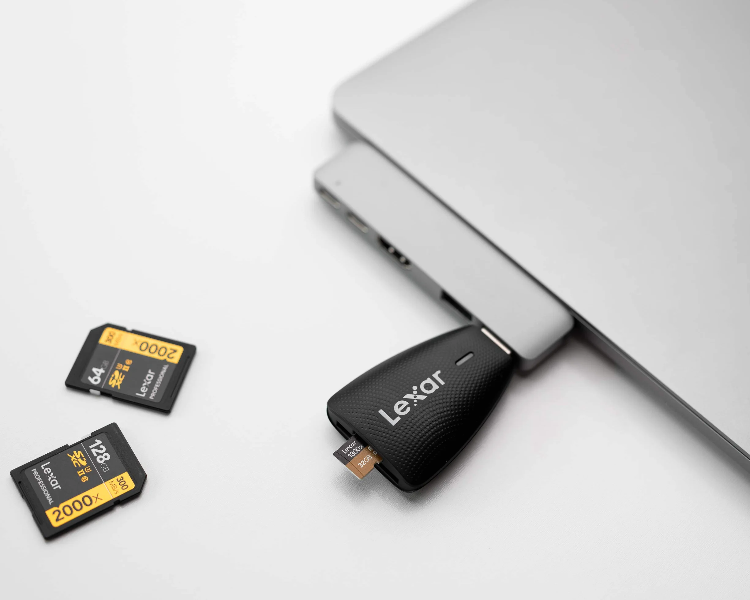 Lexar Multi-Card 2 w 1 USB 3.1 Czytnik, do 312 MB/s dla Karty SD UHS-I UHS-II i Karty Micro SD, Kompatybilny z USB 3.0/2.0 (LRW450UBAMZN)