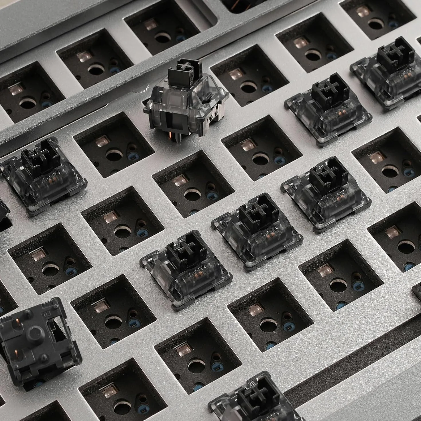 Akko V3 Pro kremowy czarny przełącznik klawiatury z pyłoszczelnym trzpieniem do mechanicznej klawiatury do gier, 5-pinowe przełączniki liniowe do klawiatury do gier (45 szt.)