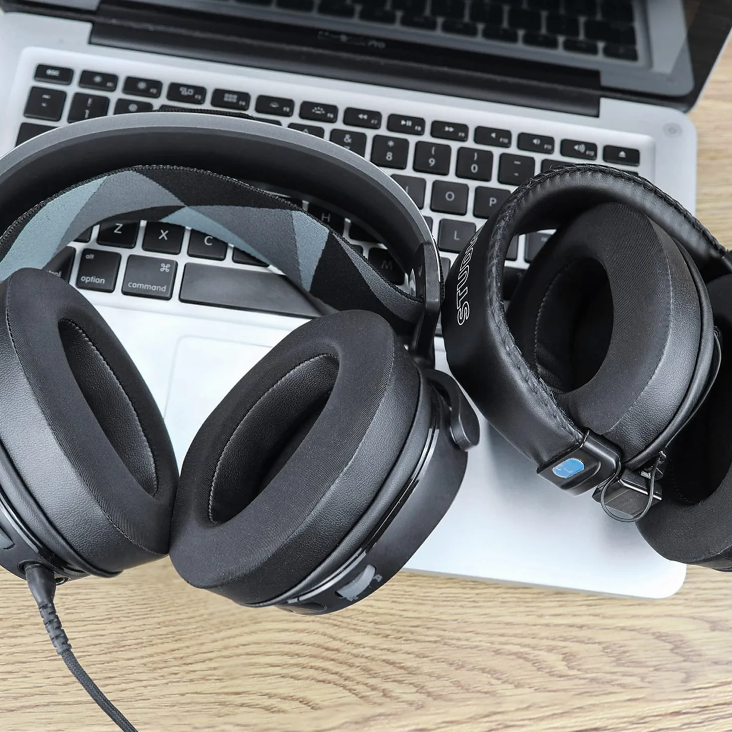 SOULWIT Żel chłodzący nauszniki do ATH M50X/M40X, HyperX Cloud 2/3/Alpha, MDR-7506, Arctis 7/9/5/Nova 7/Pro Wired, G Pro X, Sennheiser HD280, Razer Kaira/Barracuda/Kraken Series, Turtle Beach Stealth