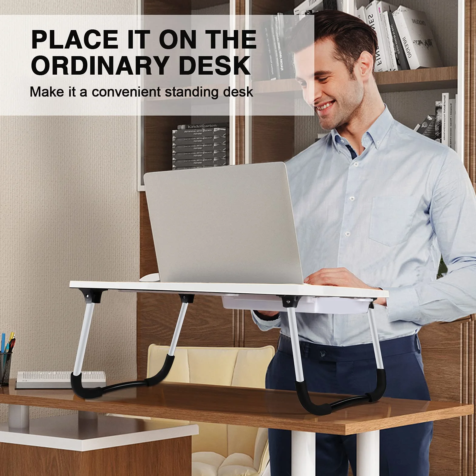 Stolik pod laptopa, składany stolik do notebooka z 4 portami ładowania USB, szufladą, stojakiem na tablet, szczeliną na filiżanki, na łóżko, sofę, podłogę (60 x 40 cm, Biały)