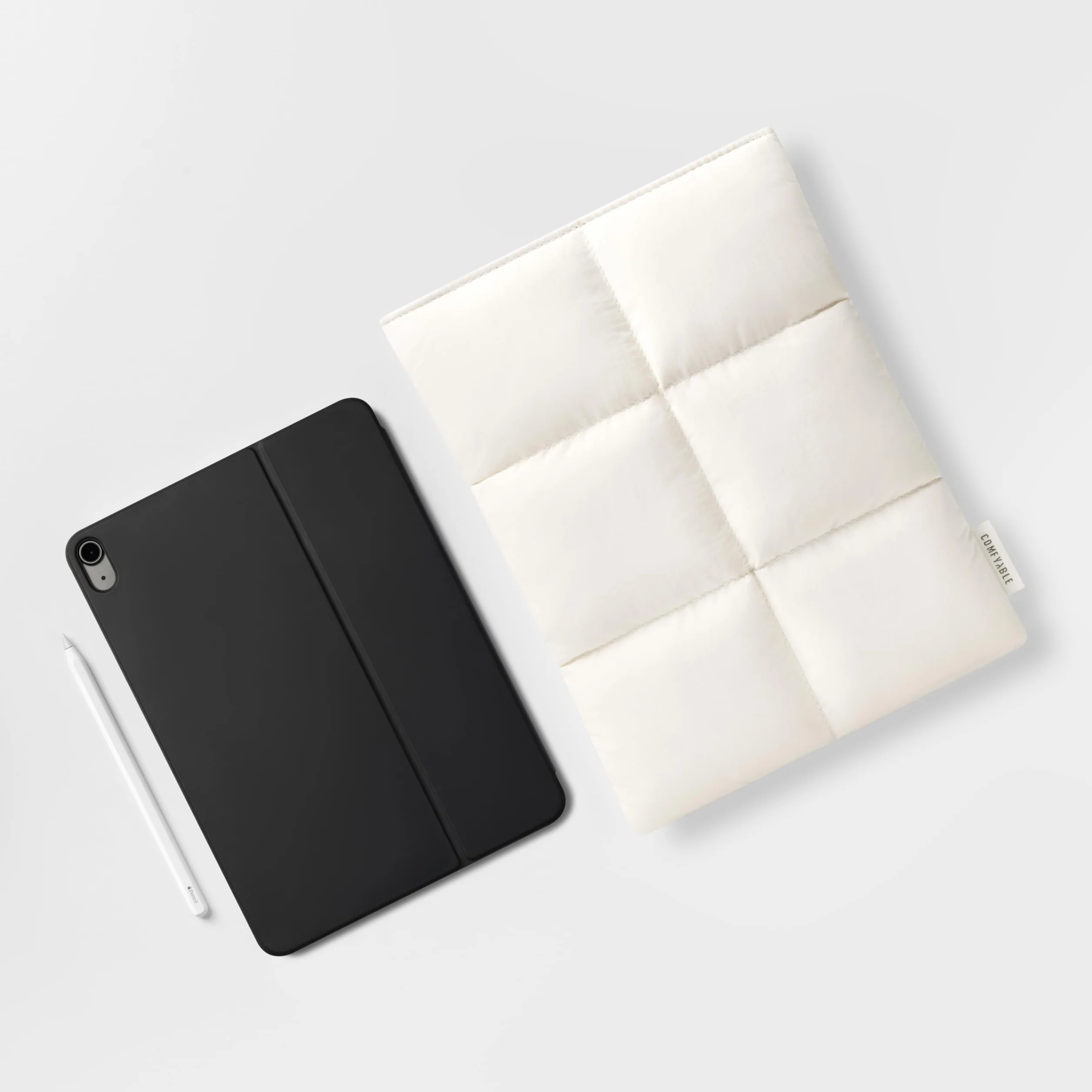 Comfyable Puffy etui na tablet 9-11 cali kompatybilne z 11 cali iPad Pro M5, iPad Air M4 2026 z Magic Keyboard, pionowa pikowana torba puffer na tablet dla kobiet i mężczyzn, ryżowa biel
