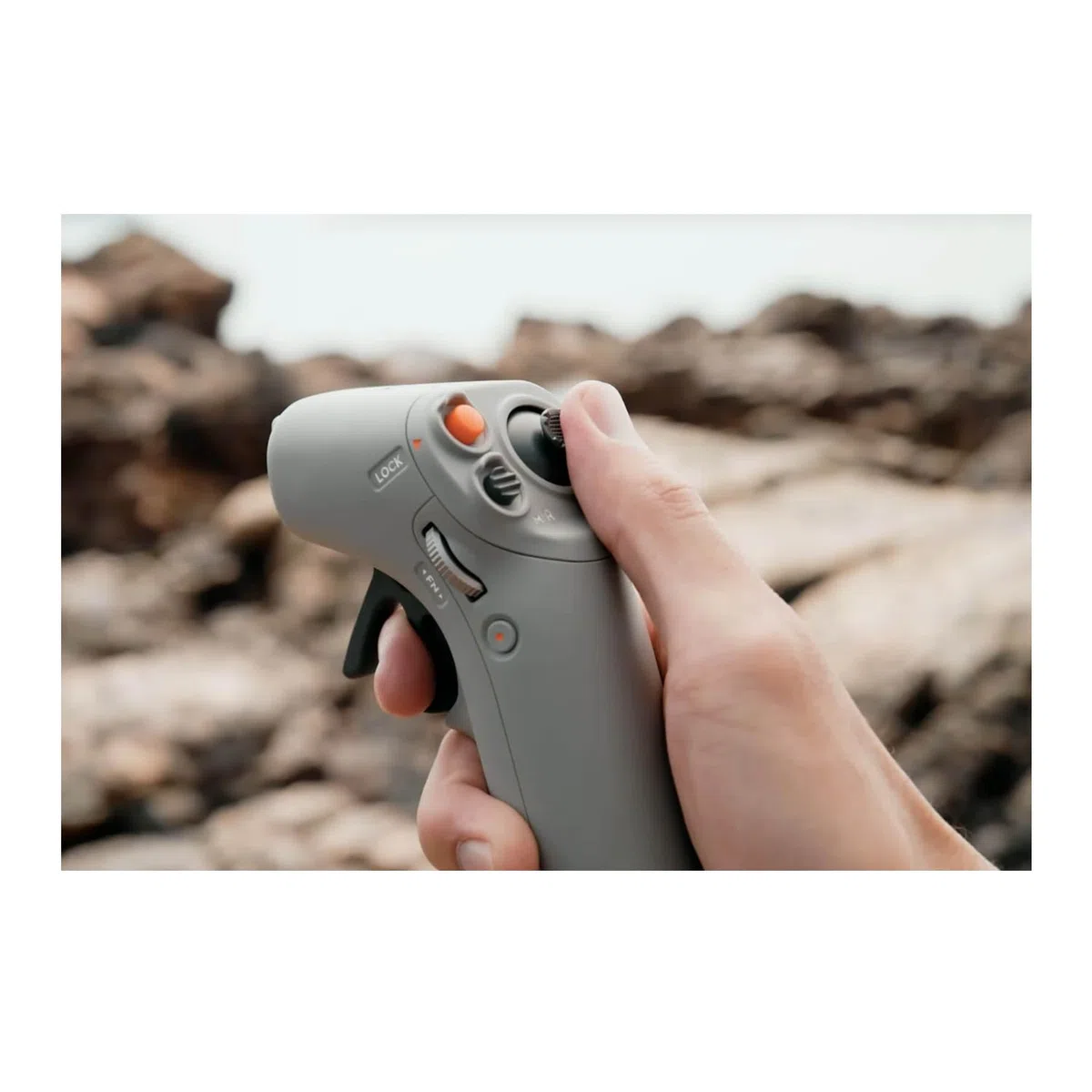 DJI RC Motion 2 – wciągający inteligentny kontroler, wielokierunkowa obsługa, wielofunkcyjne i intuicyjne akcesorium do drona do FPV