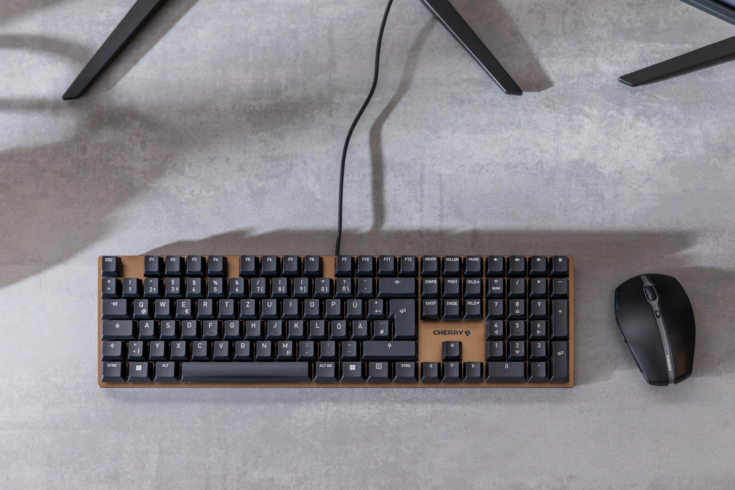 CHERRY KC 200 MX mechaniczna klawiatura biurowa z anodowaną metalową płytką, niemiecki układ (QWERTZ), przewodowa, MX2A SILENT RED Switche, czarny/brąz